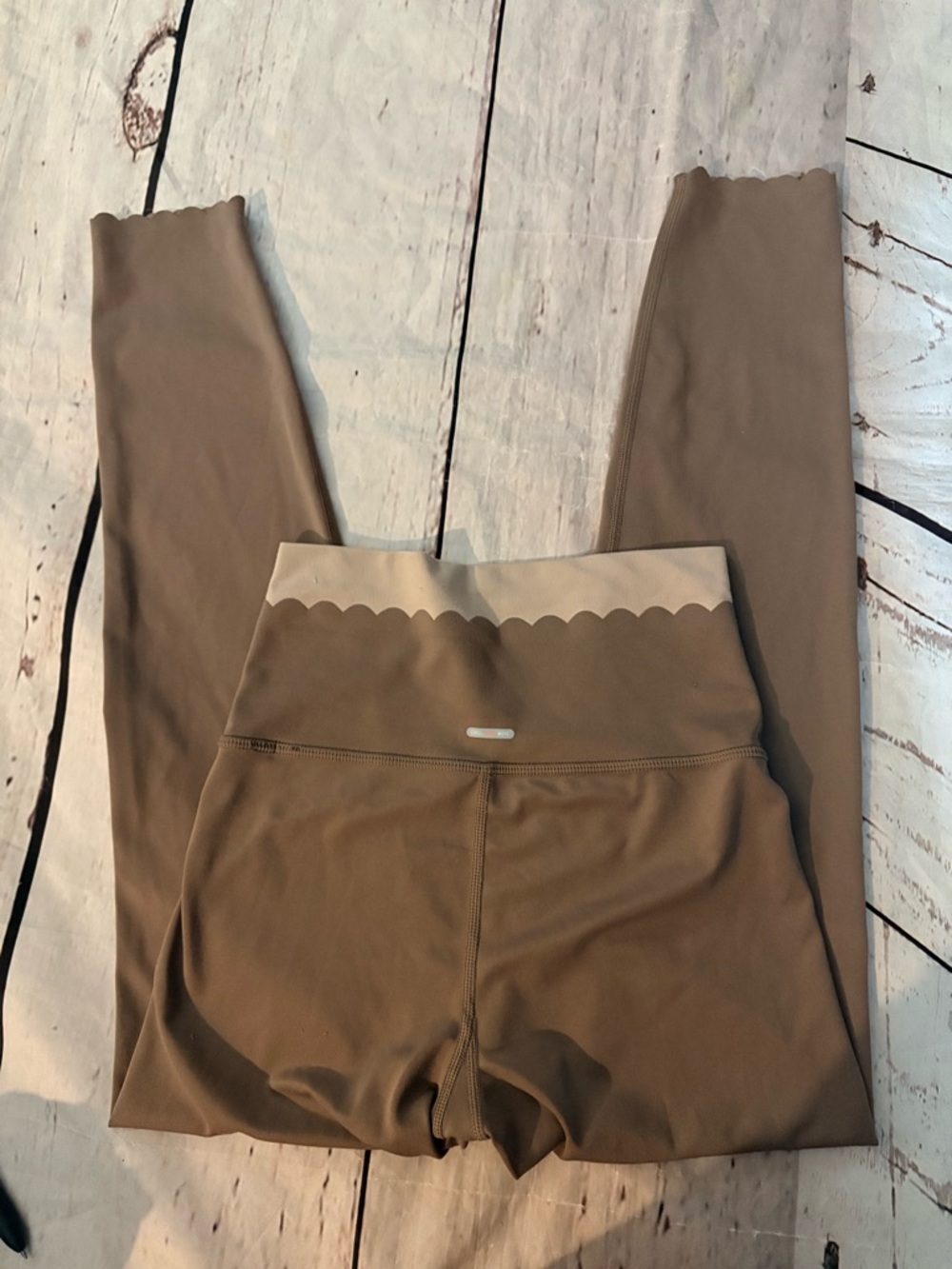 aerie women’s  Scallop Waist Leggings - Brown with Cream Trim